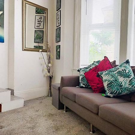 דירות בורנמות' Cute & Cosy Loft-Style Studio Close To Beach מראה חיצוני תמונה